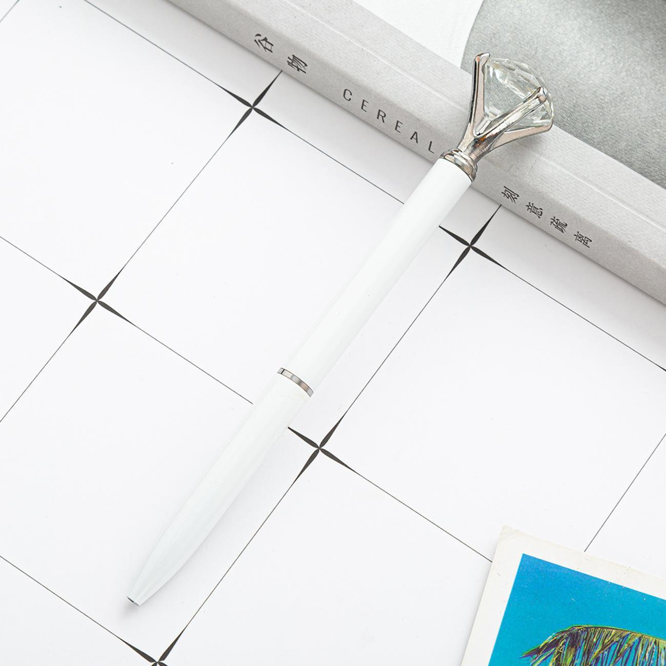 Blanc (accessoires argentés)