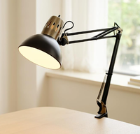 Lampe de bureau à économie d'énergie pour la protection des yeux du bras à angle réglable au design moderne pour la maison et l'hôtel.
