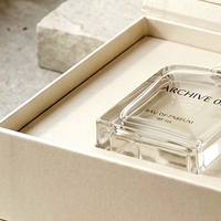Boîte à parfum rigide de style livre blanc magnétique premium sur mesure pour une seule bouteille, présentation pour emballage de parfum personnalisé