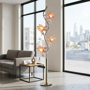Lampadaire artistique à 4 lumières en forme de lotus, tige dorée en S, pétales en acrylique rose, vente en gros pour projets de design d'intérieur résidentiel - Product Image 1