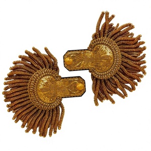 Hombreras Bordadas en Lona Blanca de Alta Calidad con Diseño de Luna Dorada, Personalizadas, con Flecos y Soporte - Product Image 1