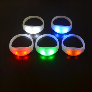 Nouveau design Voice Music Bracelet LED activé par le son en plastique avec un bon prix - Product Image 2