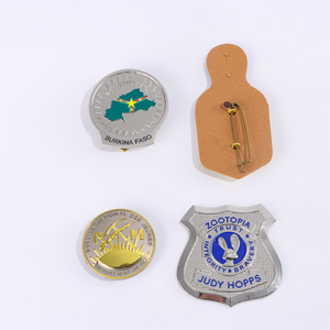 Pins Metálicos Personalizados en Forma de Escudo, Insignias Esmaltadas con Temática Geográfica para Promoción de Identidad Nacional y Intercambios Diplomáticos - Product Image 5