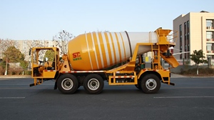 รถผสมคอนกรีตแบบขับเคลื่อนสองทิศทาง 8CBM 6x4 สำหรับงานอุโมงค์ รถผสมปูนซีเมนต์แบบพิเศษพร้อมระบบปล่อยด้านหน้า - Product Image 2