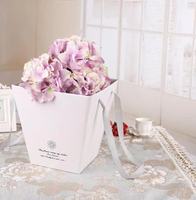 Boîte à fleurs trapézoïdale européenne pliable avec poignée en ruban pour l'arrangement de bouquets, emballage personnalisé