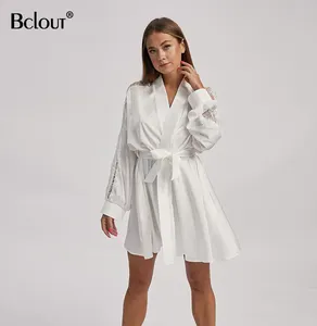 Bclout लंबी आस्तीन बागे महिलाओं की पोशाक के लिए फीता Spliced सेक्सी वस्त्र महिलाओं स्त्री कपड़े देवियों दुल्हनों के लिए सफेद साटन गाउन बागे