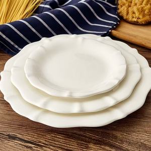 Assiettes en céramique blanches en forme de fleur, en gros, pas chères, élégantes, pour restaurants, hôtels, ensembles d'assiettes à salade. - Product Image 6