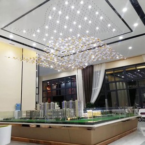 Lustre suspendu bleu sur mesure de luxe, grand modèle, pour plafonds hauts, éclairage personnalisé, chandeliers en verre pour hôtels et centres commerciaux - Product Image 5