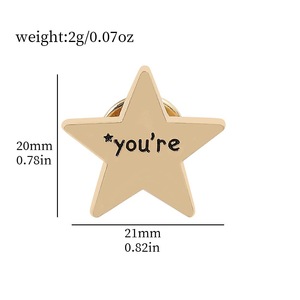 Broche de Metal de estrella y alfabeto de cinco puntos a la moda, broches de Letras a la moda para bolsos, tema de graduación con flor al por mayor - Product Image 4