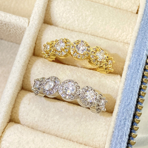 Bague de fiançailles de luxe en zircon cubique, plaquée or 18 carats, en laiton, style glamour pour femme, bagues empilables, sertissage pavé rond - Product Image 1
