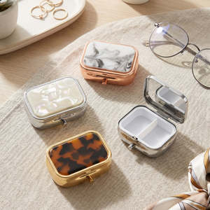 Pastillero Metálico Portátil con Botón de Presión, Diseño Decorativo Acrílico con Patrón de Mármol Carey, Pequeño Organizador de Pastillas para Bolsillo o Bolso - Product Image 5
