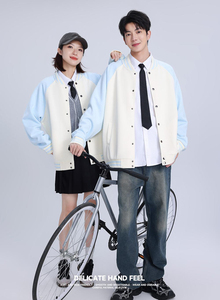 Unisex Mỏng Phù Hợp Với 320gsm Varsity Áo Khoác Nút Đóng Cửa Khâu Thiết Kế Thêu Vá Logo Lỏng Varsity Áo Khoác - Product Image 2