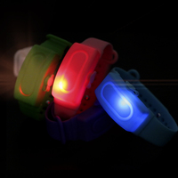 Pulsera luminosa con luz LED, brazalete de silicona con dispensador de líquido, esterilizador de mano