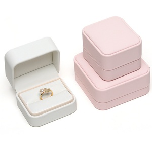 Caja de Joyería de Piel Sintética PU Rosa/Blanca de Lujo Personalizada al por Mayor, con Patrón Sólido, Hecha a Mano, para Anillos y Pendientes de Boda, con Cierre de Hebilla y Logotipo Personalizado - Product Image 4