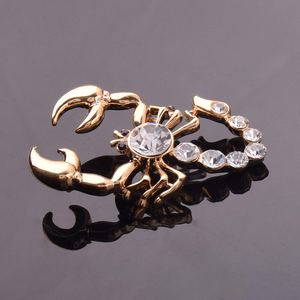 Broche de scorpion incrustée de diamants européenne américaine unique 1 pièce accessoire de vêtements d'animaux en cristal créatif avec épingle à fleur en alliage - Product Image 5