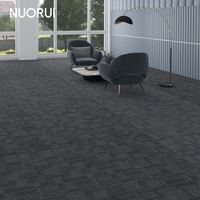 Vielseitige Professionelle Graue Teppichfliesen 50x50cm Fleckresistenter Modularer Bodenbelag für Moderne Arbeitsplätze und Open Offices