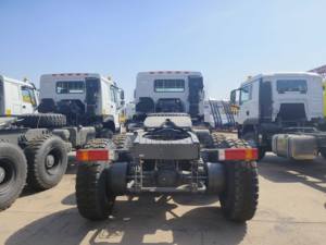 Camión Tractor Sinotruk Howo de China, 6x6, 371hp, Tracción en las 6 Ruedas, Camión Tractor Todoterreno en Venta, Congo, Níger - Product Image 5