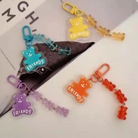Porte-clés créatif en acrylique en forme de petit ours, pendentif mignon de dessin animé, ours assis transparent aux couleurs bonbon, décoration fraîche pour chaîne