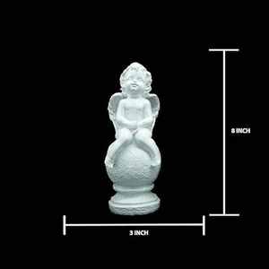 Figurine d'ange chérubin blanc assis sur une sphère texturée, statue décorative classique pour étagère ou table, objet artisanal. - Product Image 2