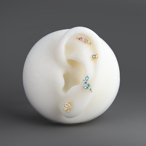 Histoires de piercing Bijoux de piercing en or massif 14 carats en forme de tortue - Product Image 4