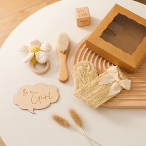Juego <span class=keywords><strong>de</strong></span> regalo <span class=keywords><strong>para</strong></span> Recién Nacido Baby Shower, mordedor <span class=keywords><strong>de</strong></span> ganchillo y juguete <span class=keywords><strong>de</strong></span> madera, cepillo <span class=keywords><strong>de</strong></span> pelo, juguete suave <span class=keywords><strong>para</strong></span> niñas - Product Image 3