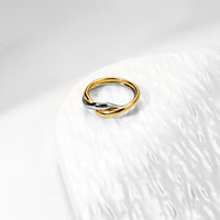 Bague Femme et Bague Couple Coréennes Empilées Double Cercle Entrelacé Plaqué Or 18K PVD Sans Nickel Chic Quotidien