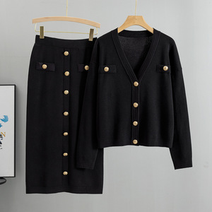 Ensemble pull tricoté pour femme avec détails boutonnés, cardigan col V et jupe crayon, tenue printemps automne - Product Image 3