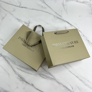ถุงกระดาษสีเขียวเซจแบบกำหนดเองพร้อมหูหิ้วริบบิ้น - บรรจุภัณฑ์หรูหราสำหรับร้านเสื้อผ้าบูติก - Product Image 2