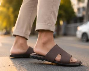 Sandales décontractées marron pour hommes à lanières larges, bout ouvert, à enfiler, pour l'été et la plage - Product Image 6