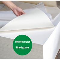Papier blanc de qualité supérieure avec une résistance de surface excellente pour l'impression offset et en feuille.
