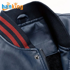 Veste en cuir décontractée coupe ajustée pour homme Vestes en cuir PU baseball à manches longues brodées en polaire de luxe Manteaux en faux cuir - Product Image 4