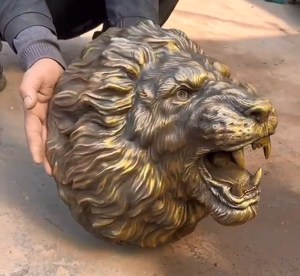 Vente en gros de <span class=keywords><strong>plaque</strong></span> italienne tête de lion rugissante en bronze doré pour la décoration murale - Product Image 4
