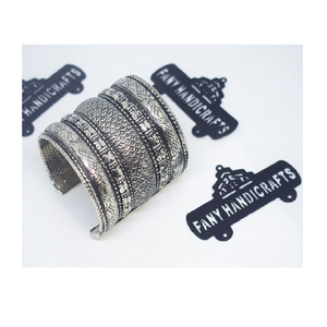 Conjunto de 2 Brazaletes de Latón con Flores y Mariposas para Navidad 2025, Estilo Bohemio, para Fiestas, con Cierre - Product Image 1