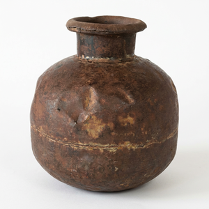 Pot de fleurs circulaire vintage en fer Matka, vase rustique, jardinière écologique JANGID ART CRAFTS IPL-017, pour entrée de maison ou jardin, style Rajasthan - Product Image 4