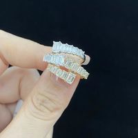 Vente en gros d'émeraude personnalisée Bague de mariage en or 18 carats pour femmes bijoux de luxe Bague de fiançailles en diamant de laboratoire