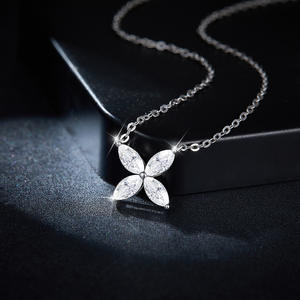 สร้อยคอแฟชั่นรูปใบโคลเวอร์สี่แฉกสีเงินสำหรับผู้หญิง - Product Image 2