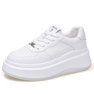 Zapatillas Blancas Retro de Cuero Genuino con Punta Redonda - Primavera/Verano 2025 - Estilo Atlético con Suela Gruesa y Soporte de Arco - Estilo S-Trendy - Product Image 5