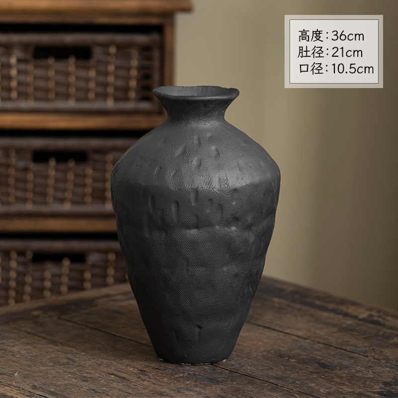 Solitary vase 07