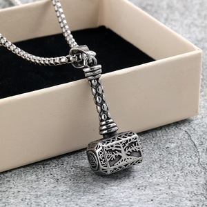 Pendentif Marteau Viking Nordique Vintage en Acier Inoxydable avec Charme Arbre de Vie pour Homme, Bijou Cadeau - Product Image 1