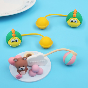 Tapa de taza de agua para niños y adultos de verano, tapa de silicona a prueba de fugas, accesorios para muñecas pequeñas - Product Image 1