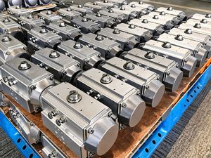 Vente de liquidation B2B COVNA, vannes à commande pneumatique, vanne papillon pneumatique à bride, joint métallique pour flux à haute température - Product Image 2