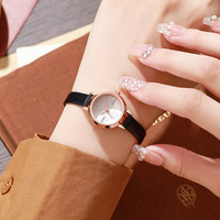 Jam Tangan Wanita Quartz Mewah Trendy Terlaris 2025, Akrilik Alloy, Penunjuk Artistik, Terinspirasi Retro, Sederhana, Serbaguna