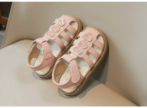 Nieuwe meisjes sandalen Koreaanse stijl, kleine meisjes dichte teenslippers, ademende holle zachte zool strandschoenen - Product Image 6