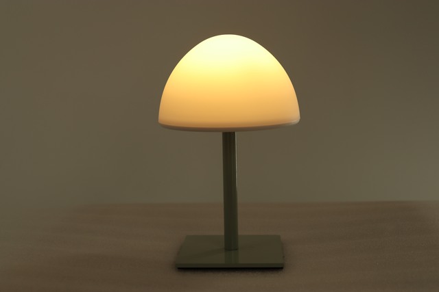 Modern Decor LED Desk Lamp with Colorful Lighting Metal Base and Plastic Body Battery Powered Colorful Table Light
