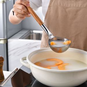 Set di 4 Utensili da Cucina in Acciaio Inox con Manico Lungo in Legno per Friggere Pesce e Bistecca - Product Image 6