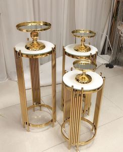 Juego de 3 Soportes Redondos para Pastel de Hierro Dorado Moderno Simpson de 35 cm de Diámetro, Decoraciones Premium para Bodas y Mesa de Postres - Product Image 1