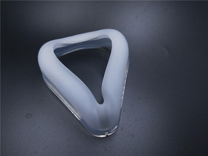 ชิ้นส่วนยางพิเศษแบบกำหนดเอง ผู้ผลิตพลาสติกเกรดทางการแพทย์จากจีน ชิ้นส่วนซิลิโคนนำกลับมาใช้ใหม่ได้สำหรับหน้ากากอนามัยทางการแพทย์ ได้รับการรับรองมาตรฐาน ISO9001 - Product Image 2