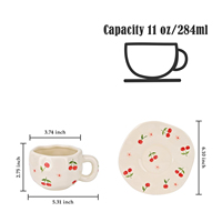 Tasse à café en céramique personnalisable avec ensemble de soucoupes, tasse créative mignonne de cerise, design irrégulier unique pour le thé au latte à la maison et au bureau