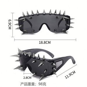 Gafas de Sol Steampunk Novedosas y Modernas al por Mayor, Gafas de Fiesta con Remaches Góticos para Hombres y Mujeres - Product Image 3