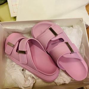 รองเท้าแตะชายหาด PVC สำหรับผู้หญิง พื้นหนา สไตล์ลำลองสำหรับฤดูร้อน เดินเล่นกลางแจ้ง รองเท้าคุณภาพสูง ดีไซน์เนอร์ รองเท้าสไลด์แบบแบนสำหรับผู้ชาย - Product Image 2